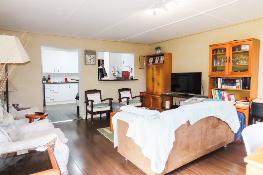 5 Bedroom Property for Sale in Beacon Bay Eastern Cape